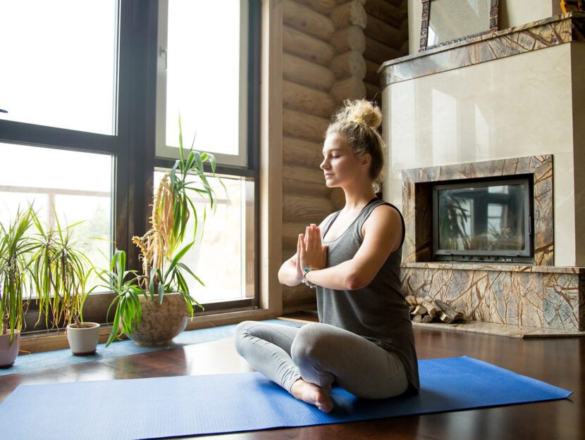 fare yoga a casa da soli