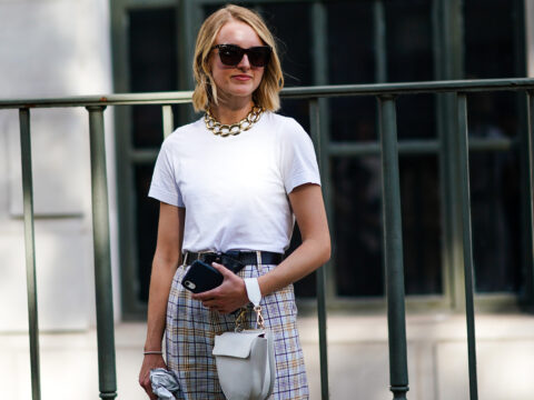 T-shirt bianca, il must have del tuo guardaroba da indossare tutto l’anno