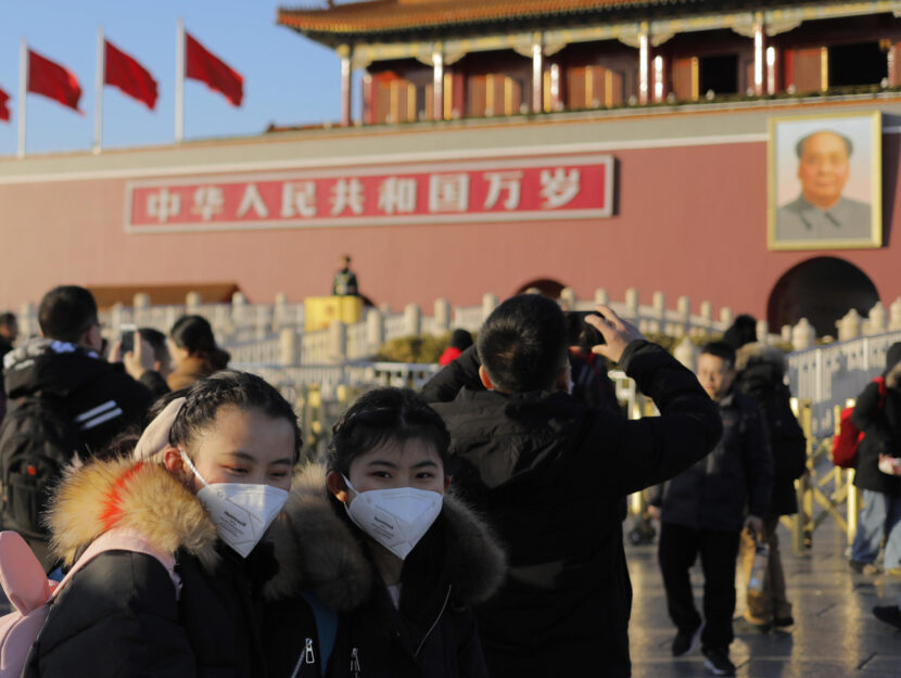 Sars mascherine ragazze Cina Pechino piazza Tiananmen