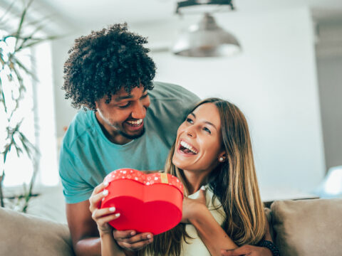 Alla ricerca del regalo perfetto per San Valentino: le idee più belle per lei