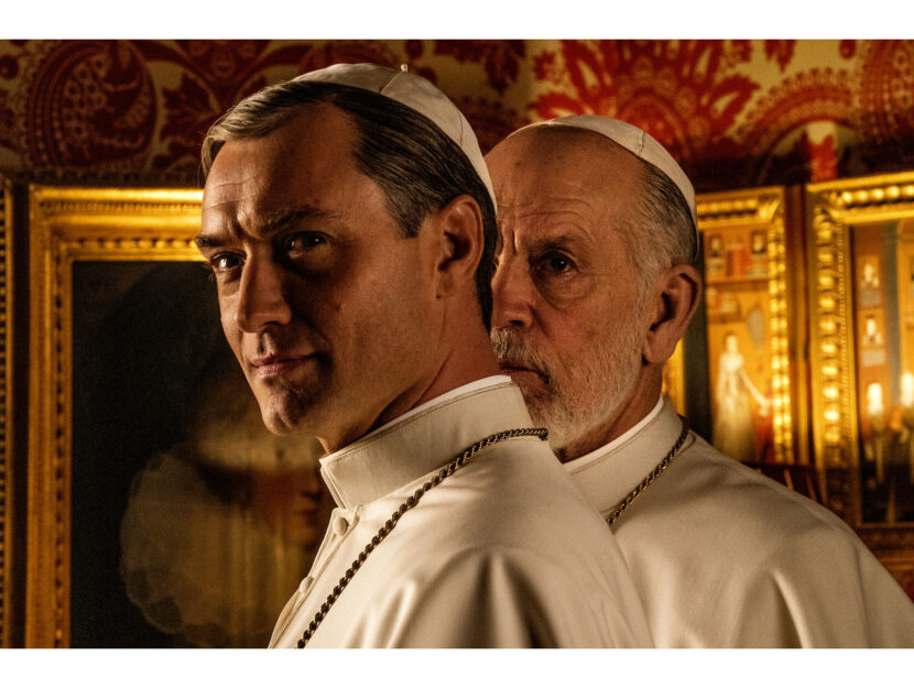 Jude Law in una scena di "The new pope", con John Malkovich