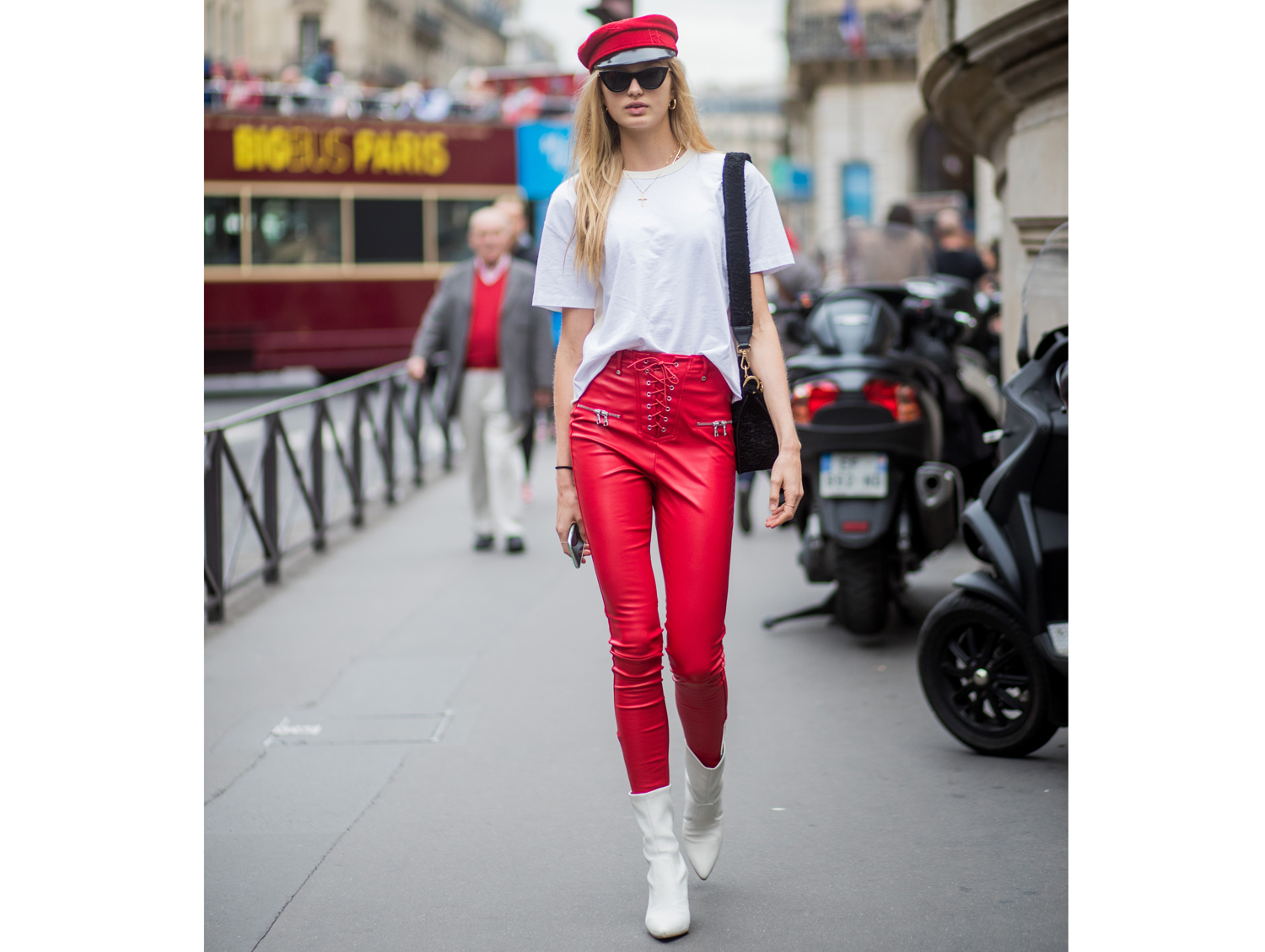 Pantaloni in pelle: a chi stanno bene e come indossarli - Donna Moderna