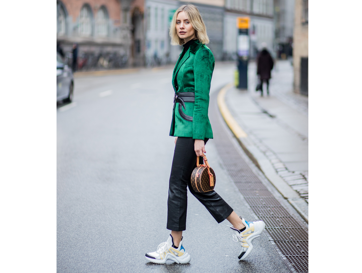 Pantaloni in pelle: a chi stanno bene e come indossarli - Donna Moderna