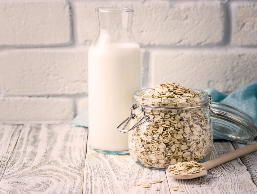 Avena a colazione: fiocchi e latte