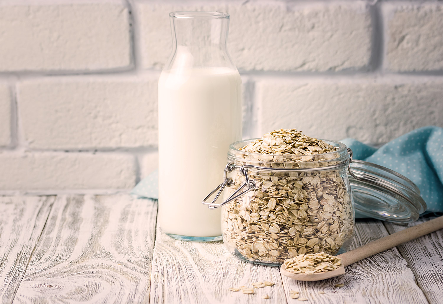 Avena a colazione (e non solo): tutto su fiocchi, farina, latte e