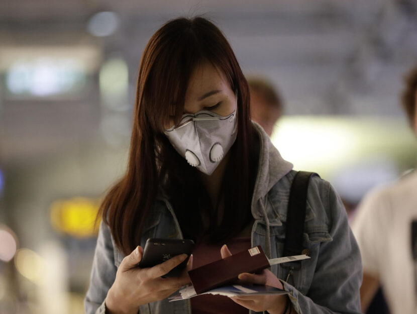 Coronavirus ragazza cinese mascherina aeroporto