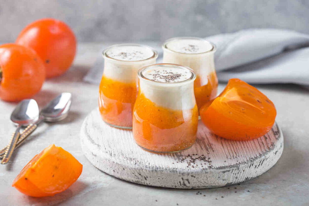 bicchieri con mousse di caco e vaniglia