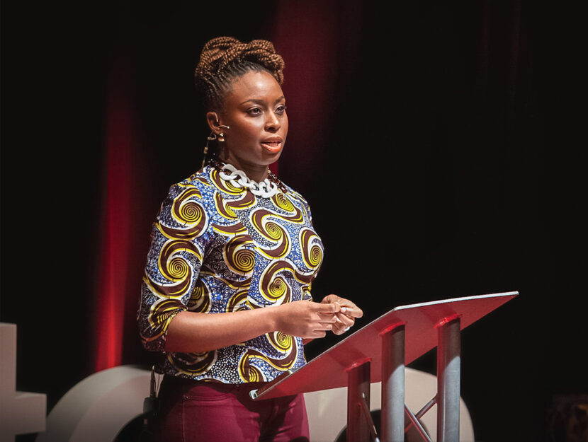 La scrittrice nigeriana Chimamanda Ngozi Adichie