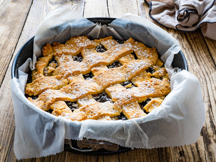 Crostata di mele e mirtilli: ricetta facile e golosa