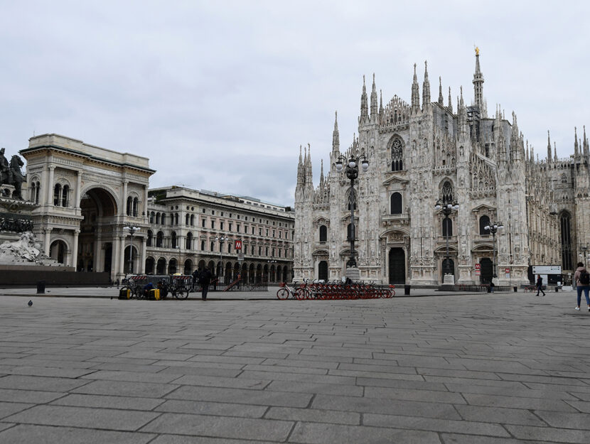 Piazza del duomo semideserta, 12 marzo 2020. Foto di MIGUEL MEDINA/AFP via Getty Images