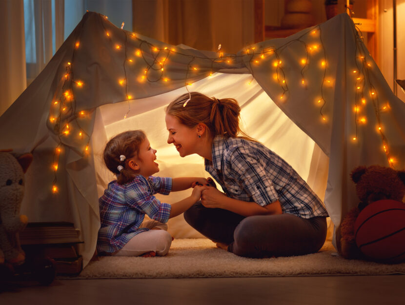 Mamma bambino tenda in casa giochi