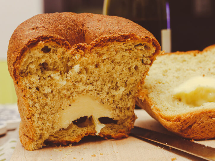 La pizza di Pasqua al formaggio fatta in casa