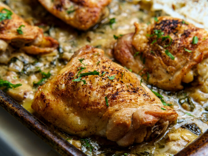Pollo al sugo di carciofi e arancia: cremoso e profumato