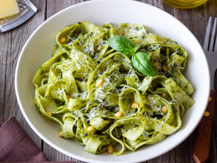 Tagliatelle verdi ai porcini con besciamella: un primo da nord-est