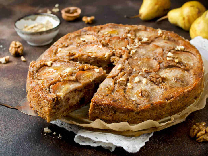 Torta di pere e pistacchi con composta d'uva