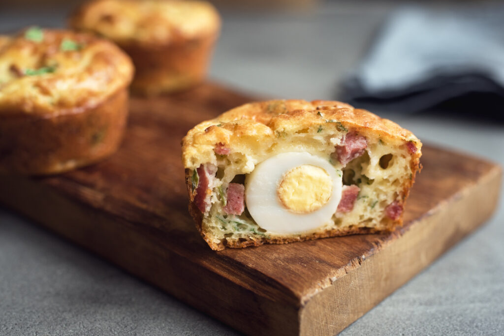 torta salata monoporzione con uova soda al centro