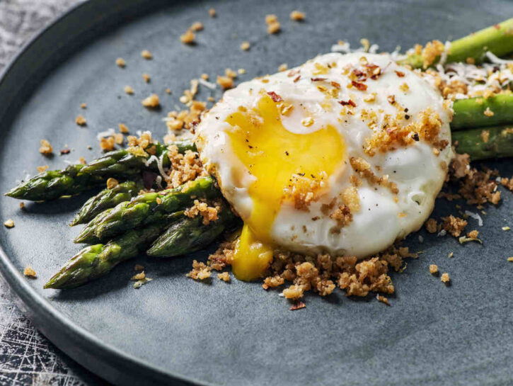Asparagi alla milanese con burro nocciola e grana