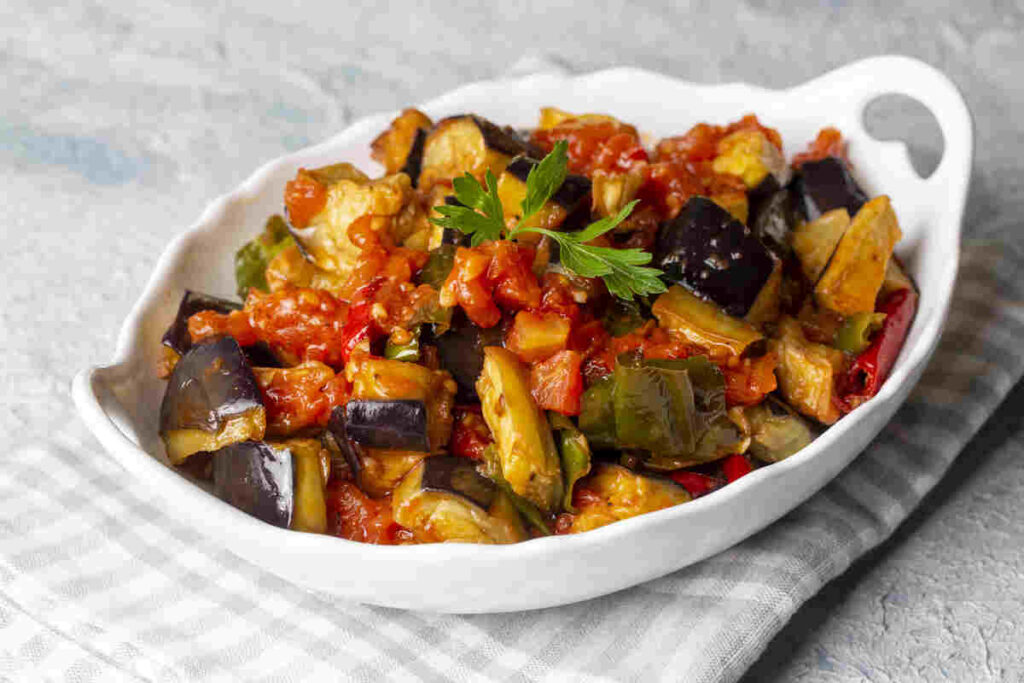 terrina con caponata di peperoni e melanzane al sugo di pomodoro
