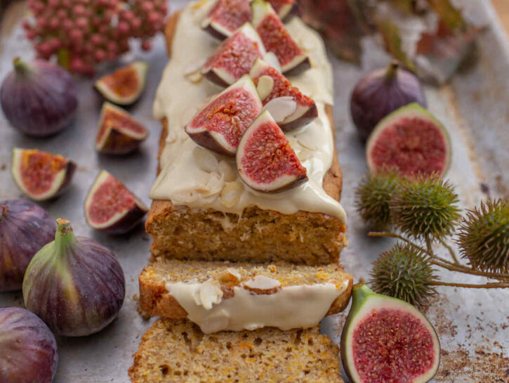 Ciambella ai fichi e mandorle: la torta autunnale perfetta