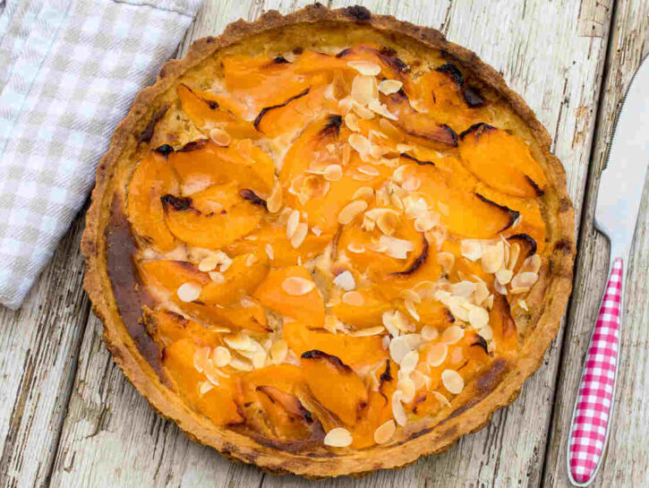 Crostata di cachi e cannella: il dolce d'autunno facile