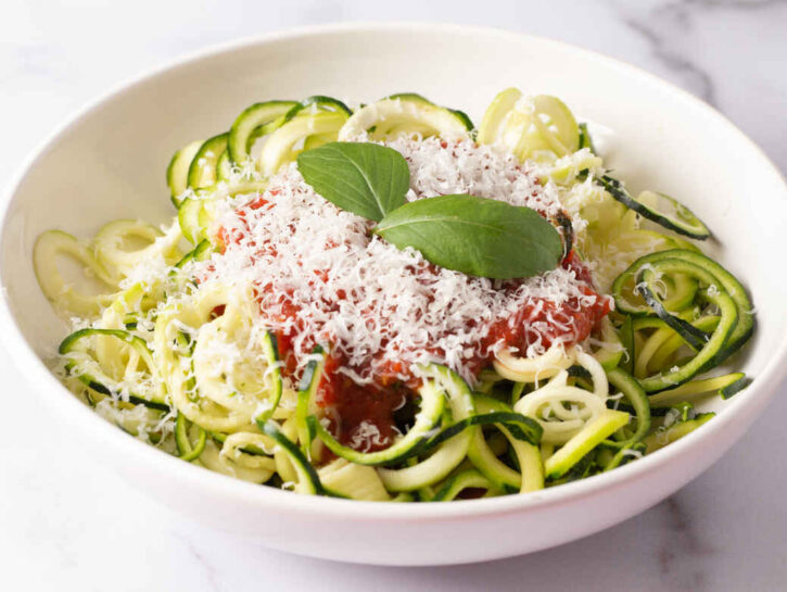 Linguine piccanti con zucchine: un primo piatto sfizioso