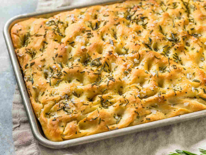 Focaccia rustica napoletana: la ricetta che conquista tutti