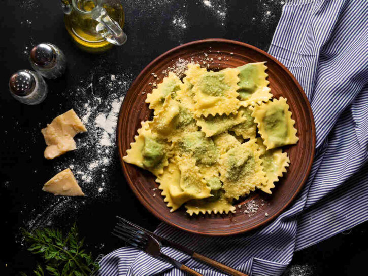 Ravioli di fave e pesto: la pasta fresca che sorprende