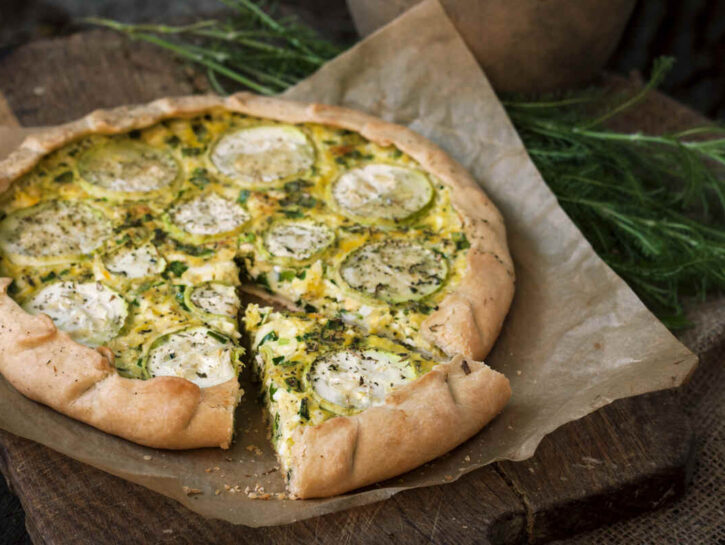 Quiche con zucchine e pancetta croccante: una torta salata e sfiziosa