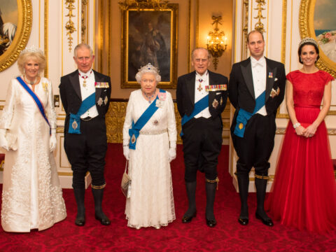 La regina è in autisolamento (lontano dalla Royal Family)