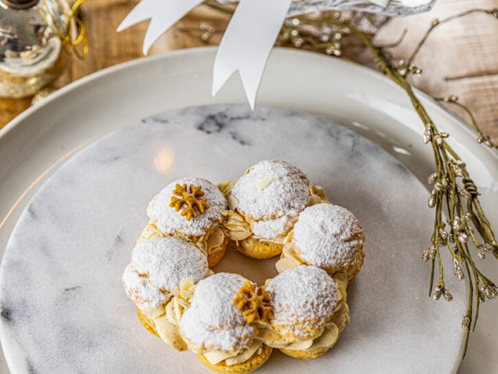 Saint Honoré di Natale con panettone: ricetta raffinata