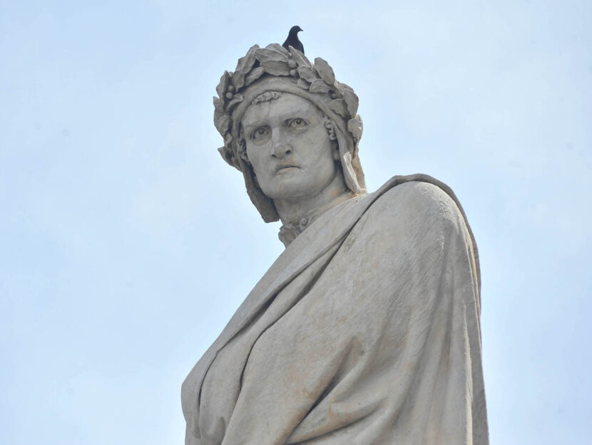 statua di Dante Alighieri, in piazza Santa Croce a Firenze