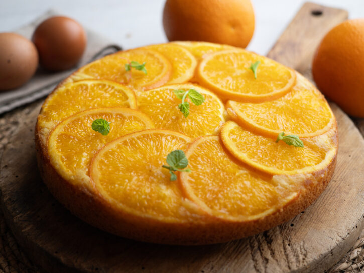 Torta all'arancia con glassa al rhum: ricetta natalizia