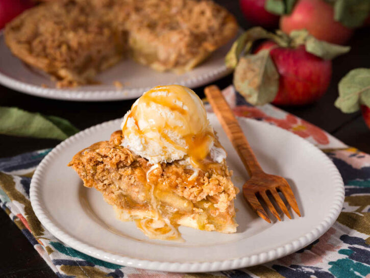 Torta di mele e crumble al cocco: la ricetta facile