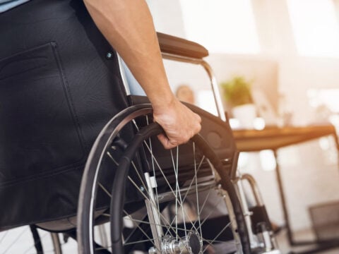 Chi aiuta le famiglie con malati gravi e disabili