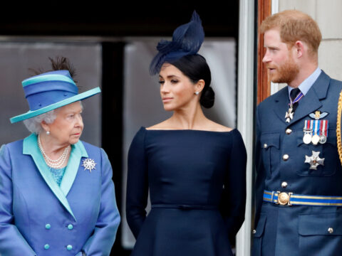 La regina Elisabetta porta Harry e Meghan in tribunale?