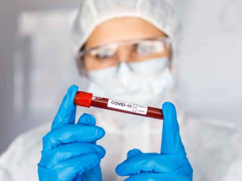 Coronavirus, possibile cura con il plasma e novità sul vaccino