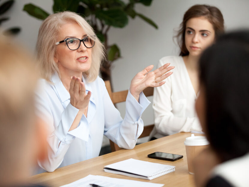 Donne lavoro ufficio riunione