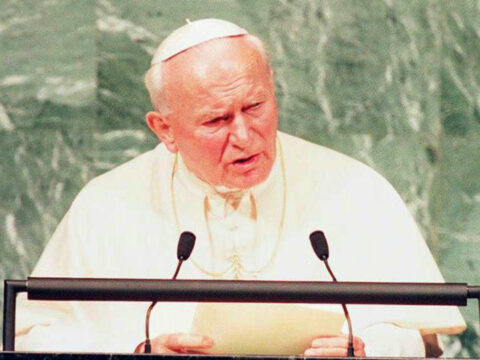 Giovanni Paolo II - Santo: trovi il libro in edicola!