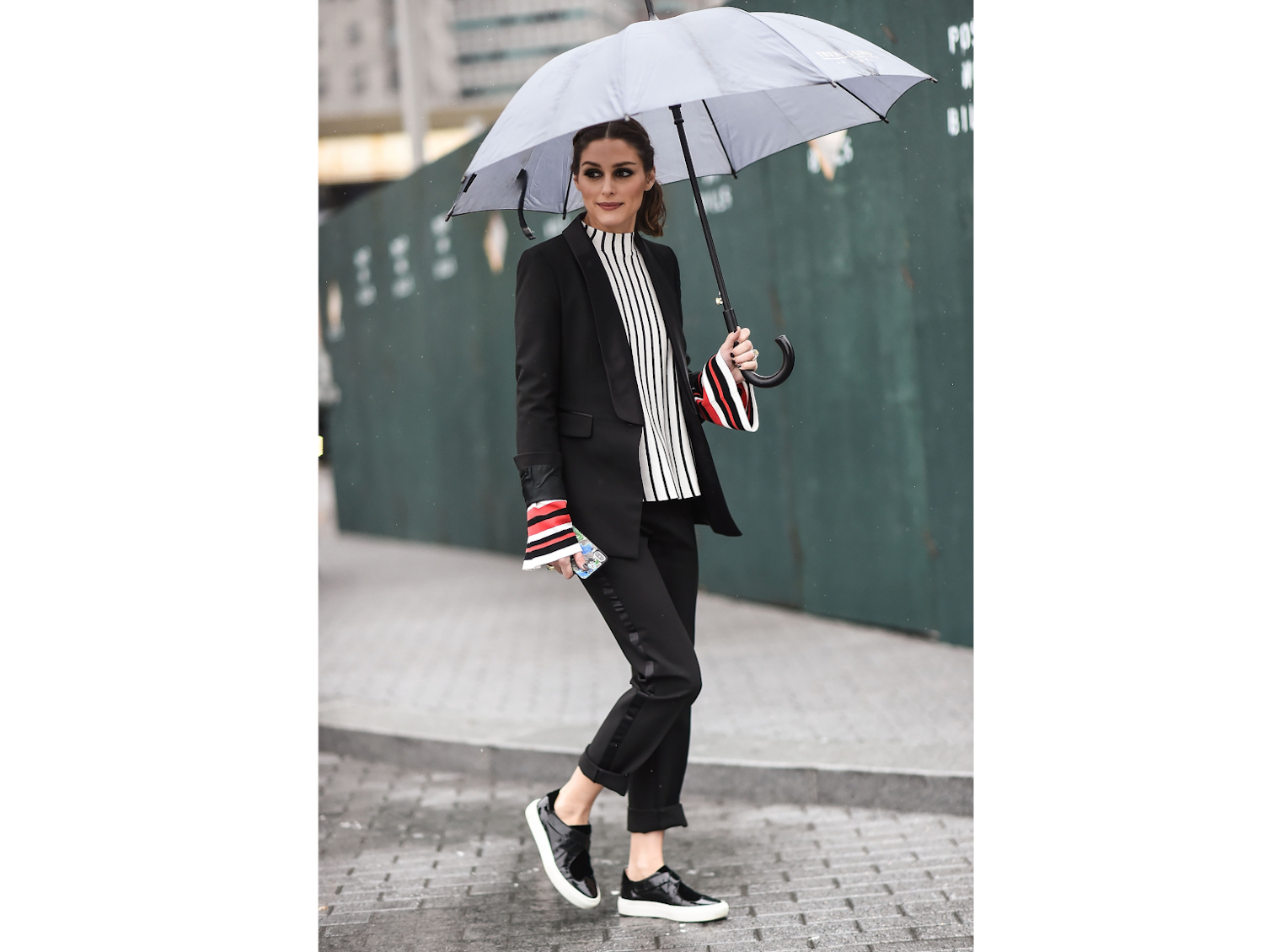 Come vestirsi quando piove in estate: 5 tendenze 2020 - Donna Moderna