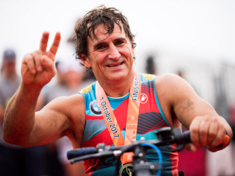 Alex Zanardi è tornato a casa. La moglie: «È con noi»