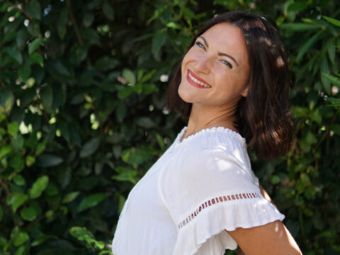 A lezione di Yoga con Micol dell'Oro: le posizioni per ritrovare l'energia quando ti senti stanca