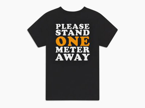 Perché le t-shirt con gli slogan sono tornate di moda