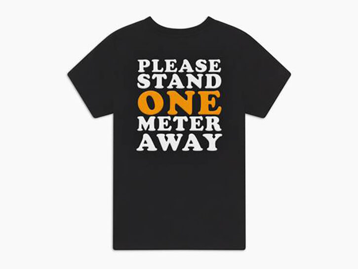 Perché le t-shirt con gli slogan sono tornate di moda