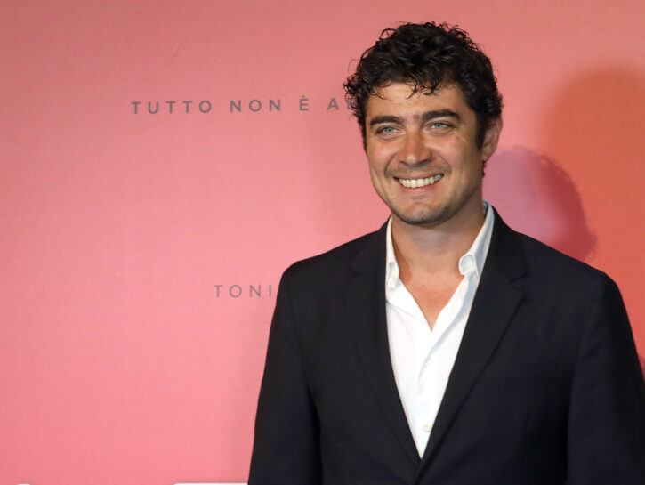 Riccardo Scamarcio papà, la fidanzata Angharad Wood incinta