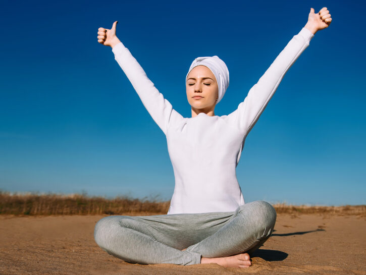Yoga Kundalini: cosa è, la pratica e i benefici - Donna Moderna