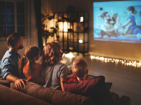 Cinema a casa per tutta la famiglia? Basta un proiettore