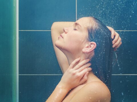Fai un tuffo nel benessere con la doccia emozionale (anche in versione fai da te)