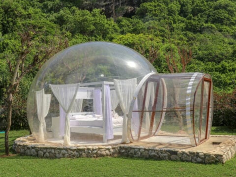 Bubble room: come dormire in una bolla sotto le stelle