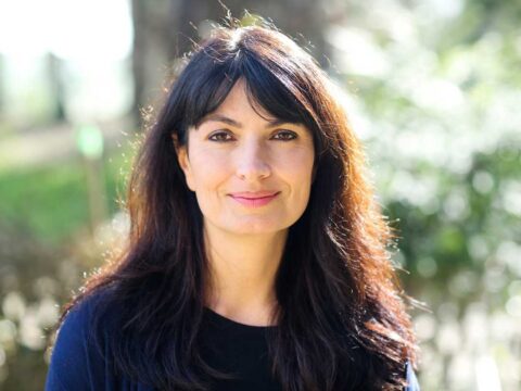 Torna la scrittrice di "Cambiare l'acqua ai fiori"