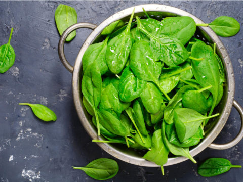 Come cucinare gli spinaci in modo sano: cotture light e condimenti healty!